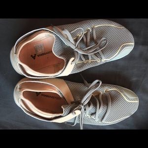 Vivobarefoot Wings AU